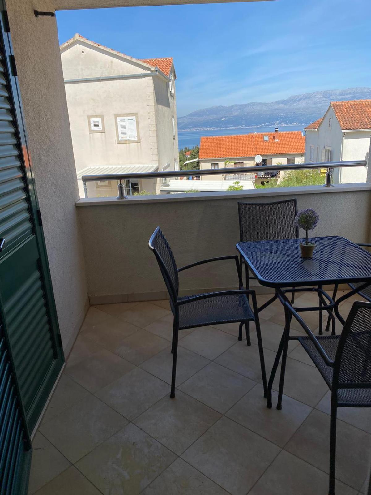 Apartmani Adriatica Supetar Exterior foto