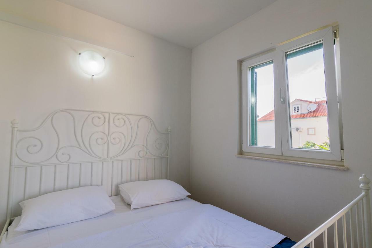 Apartmani Adriatica Supetar Exterior foto