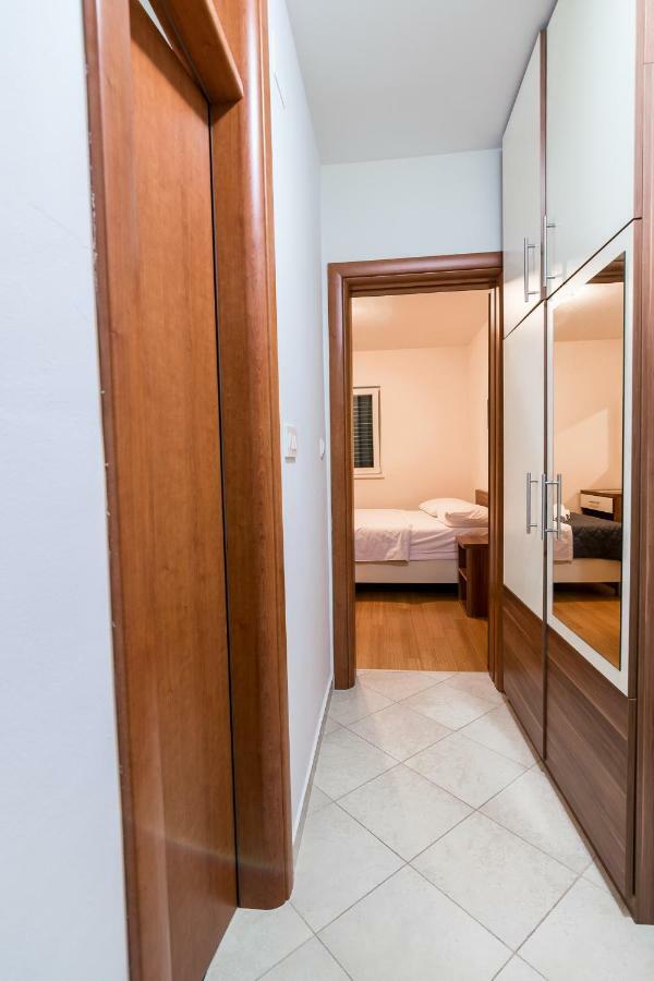 Apartmani Adriatica Supetar Exterior foto