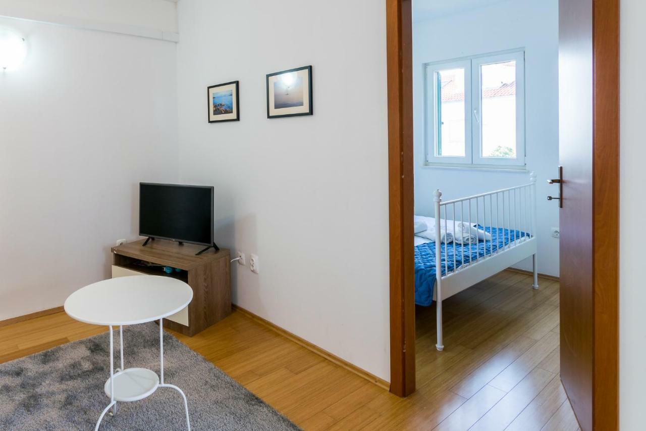 Apartmani Adriatica Supetar Exterior foto